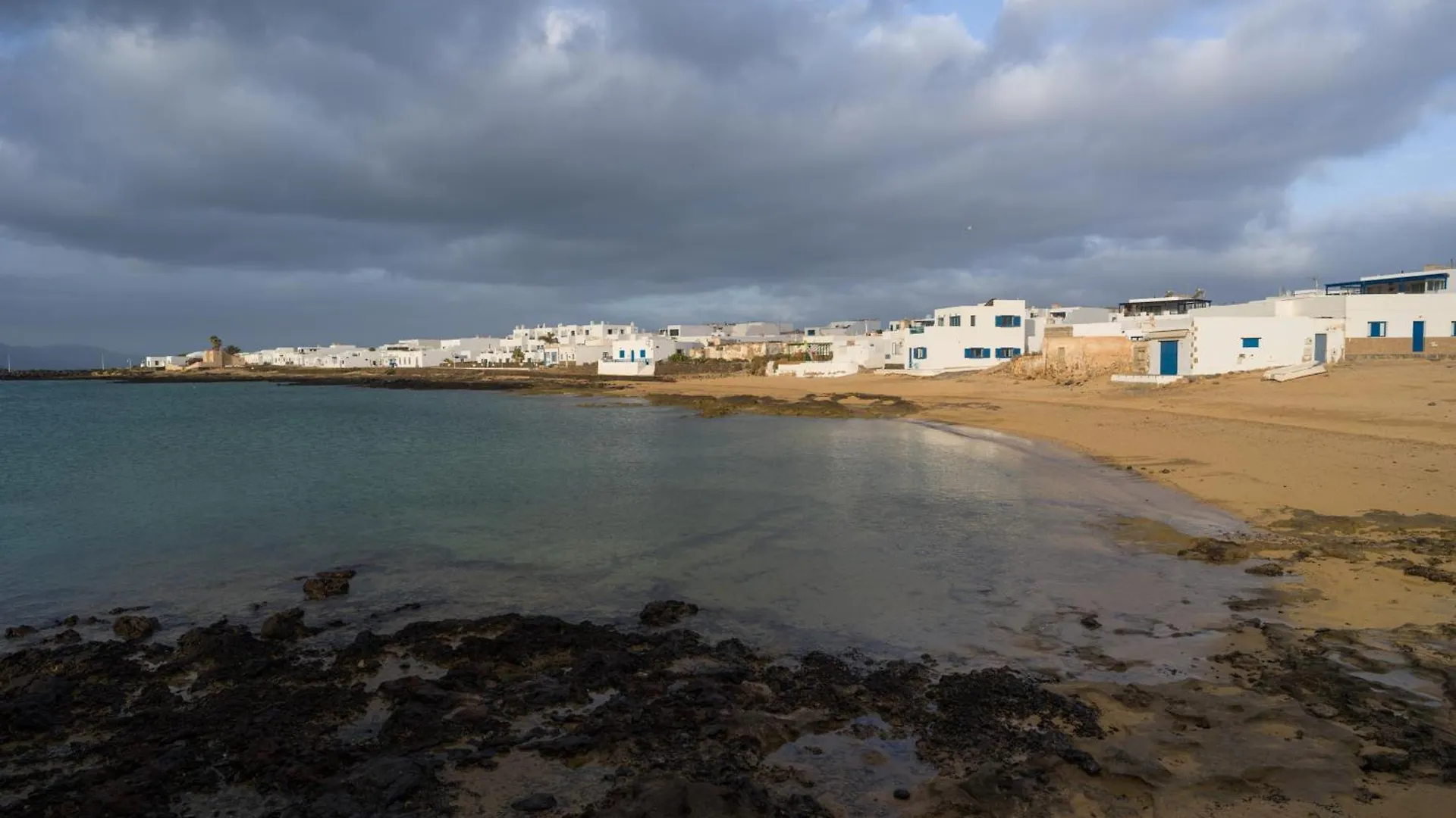 La Casa De La Graciosa contacts
